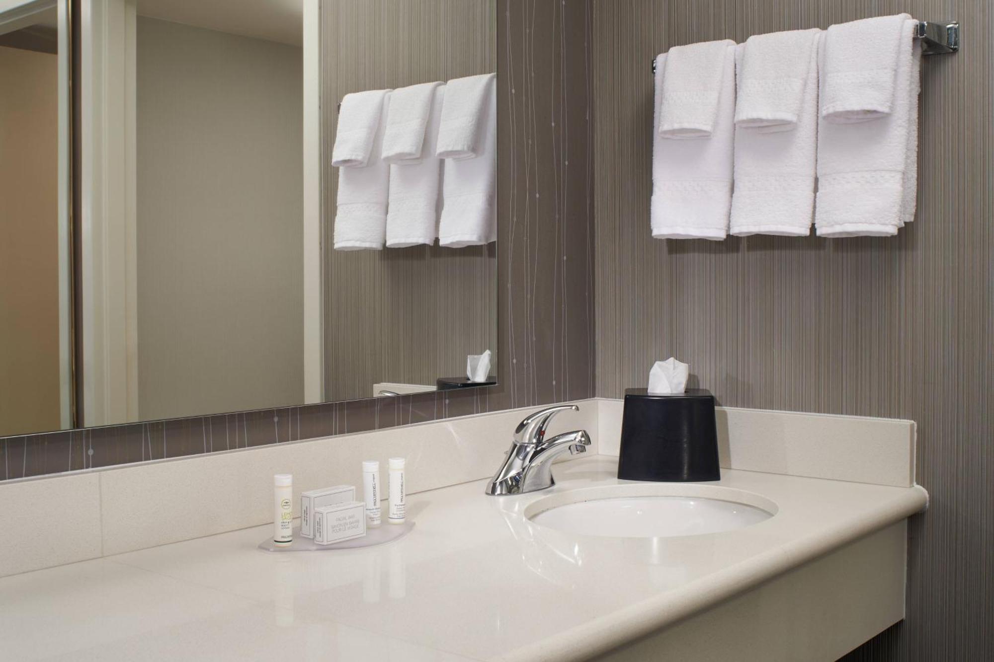 Courtyard Toledo Maumee/arrowhead 3*